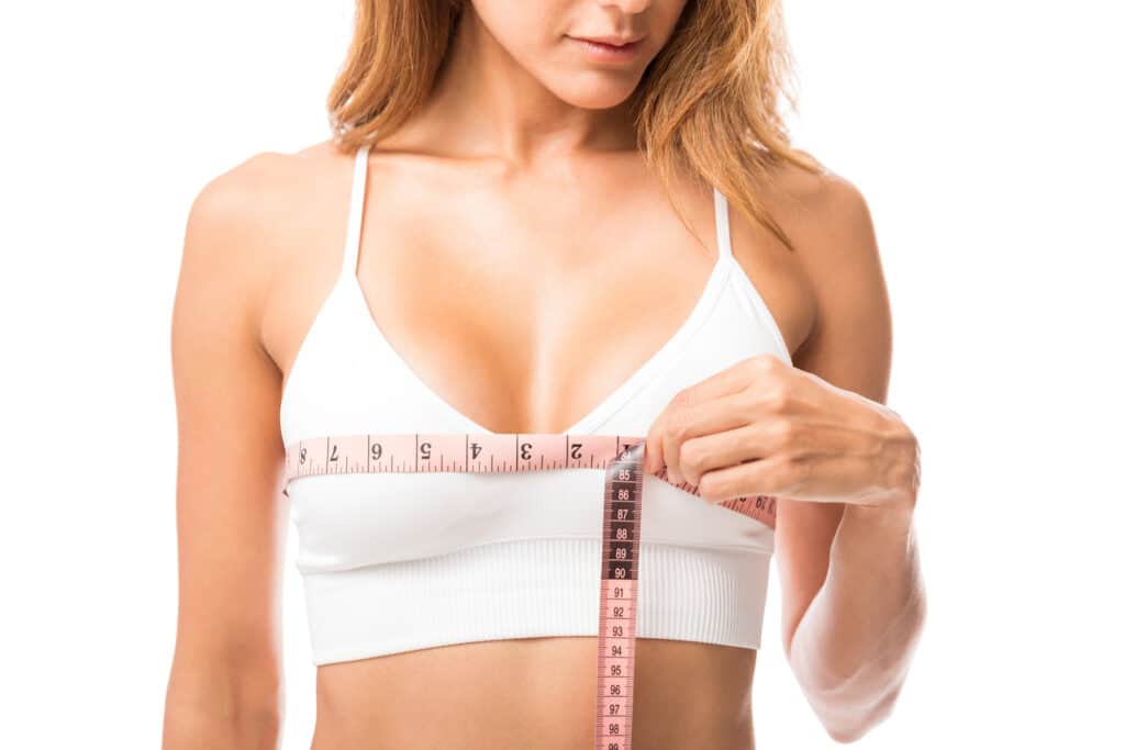 women measuring her breast size