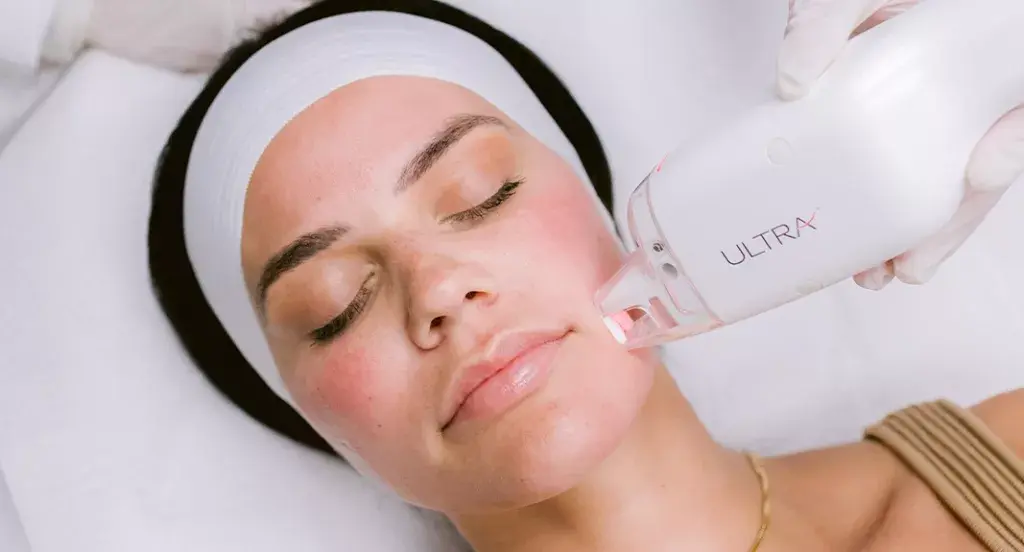LaseMD-Ultra-Being-Used-on-Face LaseMD-Ultra-Being-Used-on-Woman