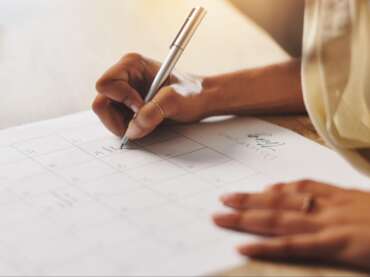 The Social Calendar Guide & When Can You Return to Events After a Facelift